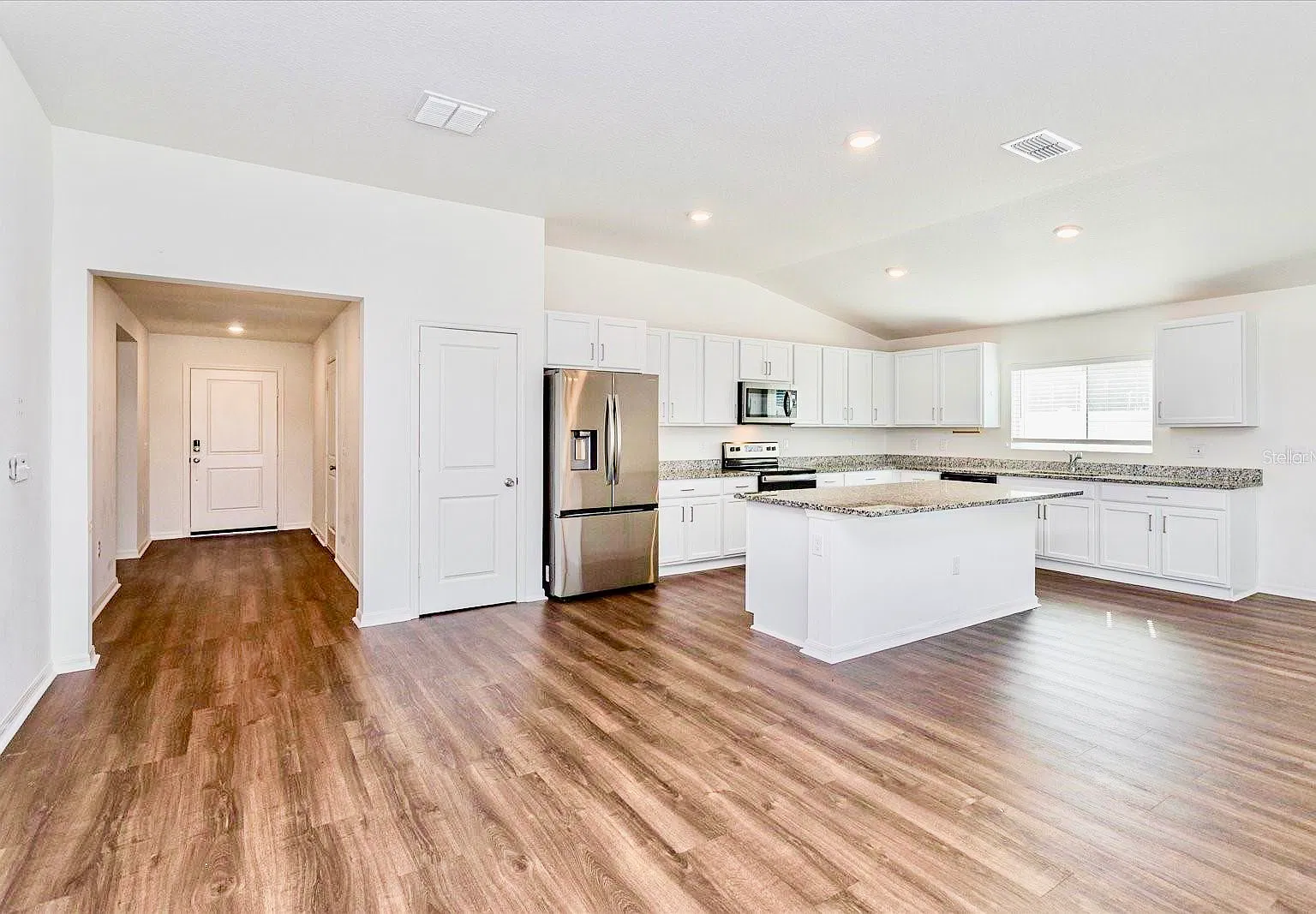 4 bed, 2343 sqft, $2,250 — Photo 3