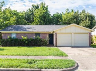 704 Lynnfield Dr, Arlington, TX 76014