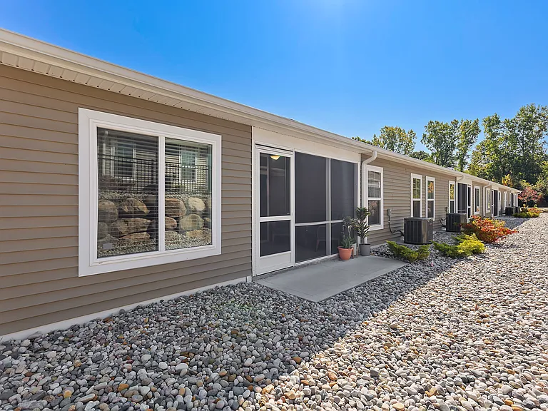 Redwood Rochester Hills — Photo 16