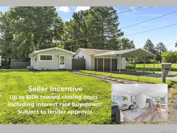 815 Southmoor Pl, Godfrey, IL 62035