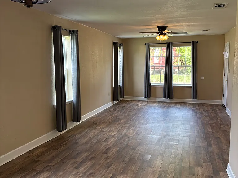 508 W Elm St #W — Photo 2