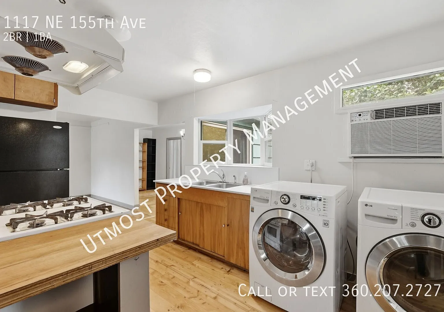 One of a kind two bedroom home with a large oversized yard. — Photo 3