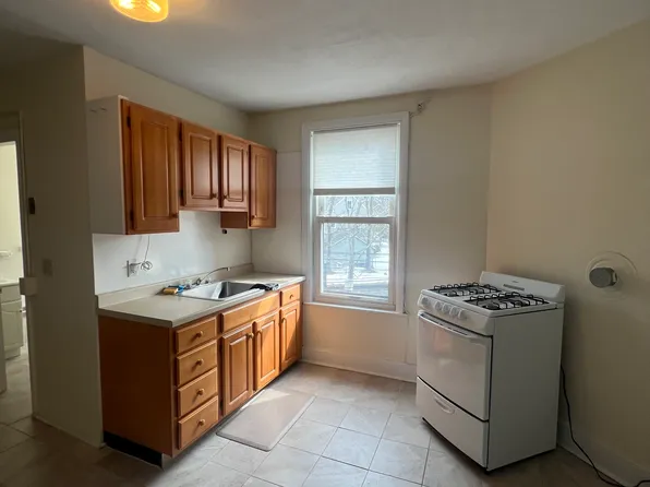 18 Lincoln St #U2, Newton Highlands, MA 02461