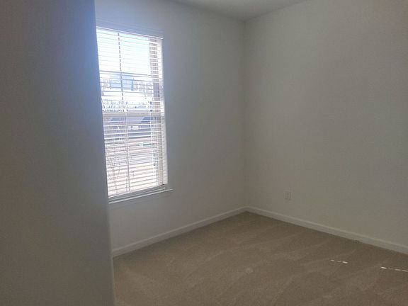 5th image of 360 Green Willow Dr