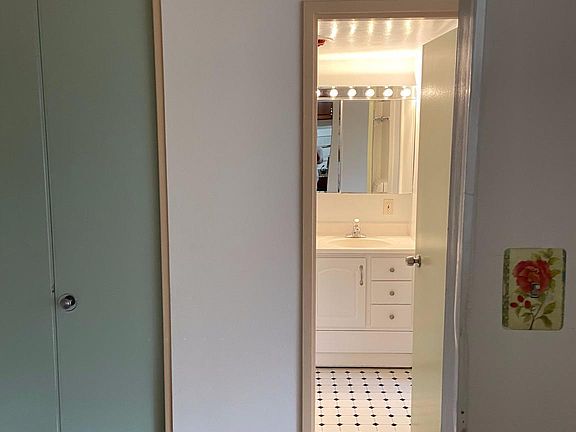 3rd image of 4501 Arlington Blvd APT 611