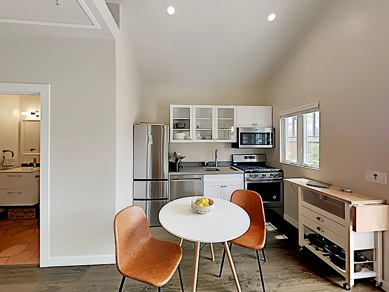 1205 Blanchard St — Photo 3