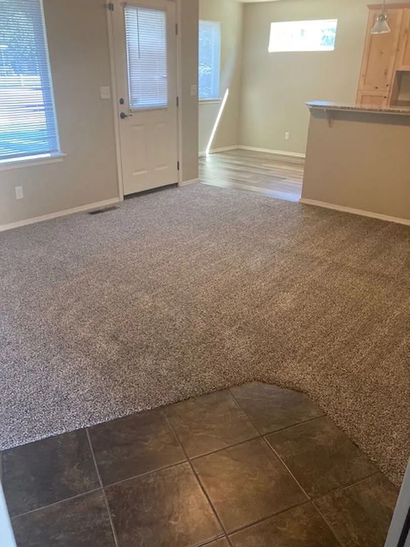 AB6701 — Photo 2