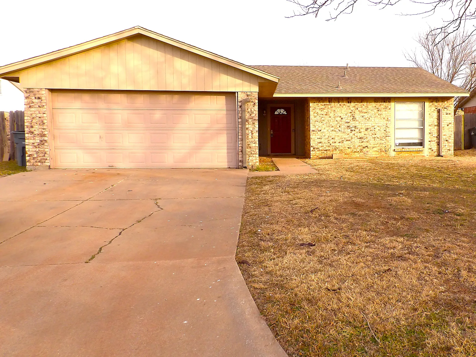 3 bed, 1208 sqft, $1,350 — Photo 1
