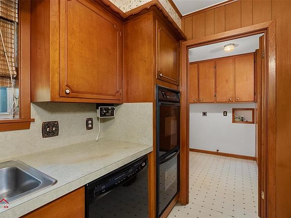 3rd image of 3136 Pines Rd