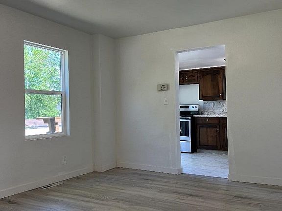 5th image of 444 Myrtle St