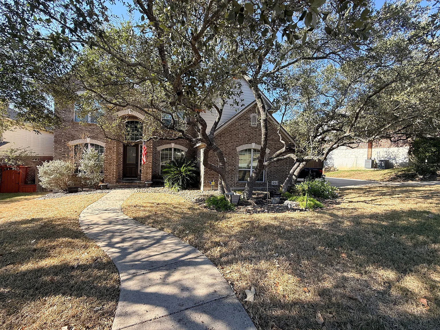 4 bed, 3389 sqft, $5,000 — Photo 2
