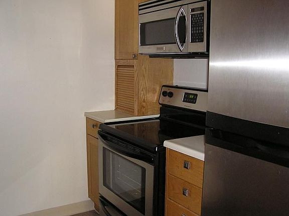 Gally Kitchen w/ New Stainless Steel Appliances