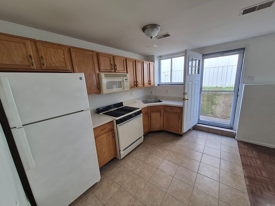 2nd image of 252 Brehaut Ave Floor 1