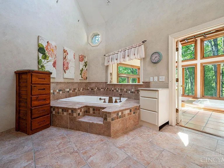 7883 Chestershire Dr — Photo 16