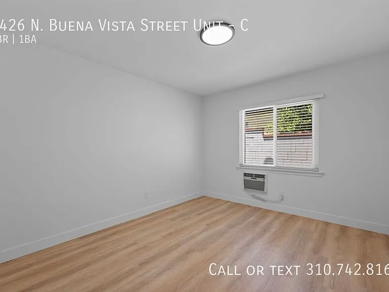 2426 N Buena Vista St #C — Photo 14