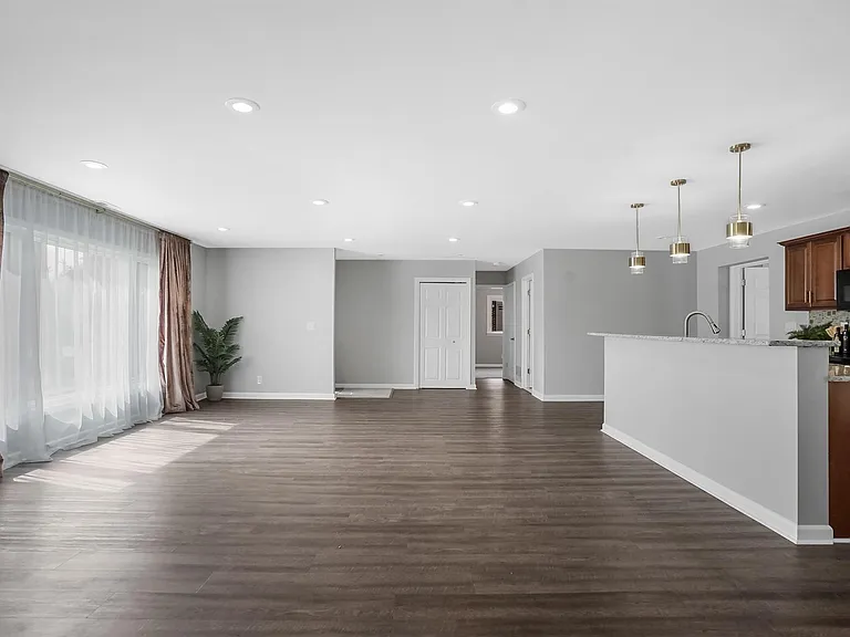 2905 W Hickory Grove Rd — Photo 11
