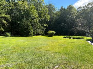Rocky View Dr, Hawley, PA 18428