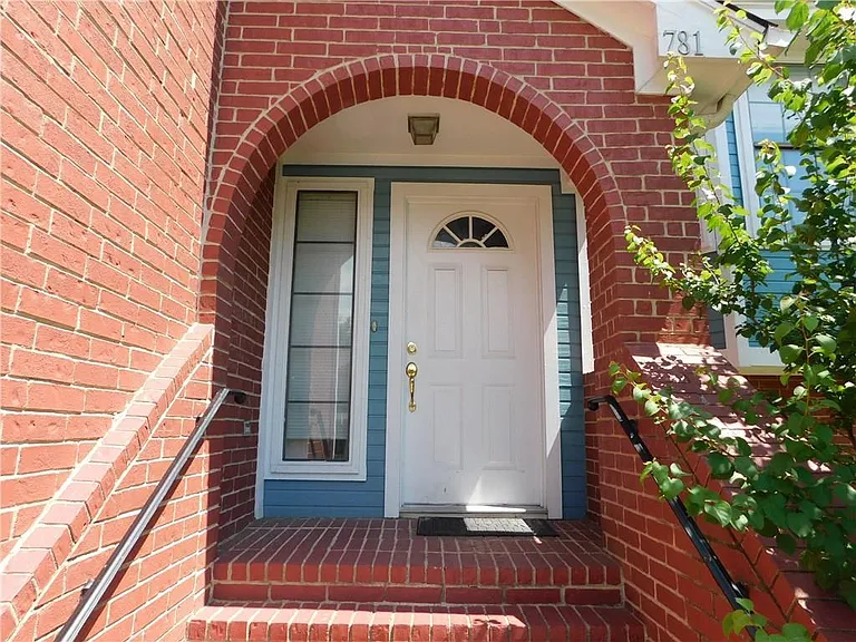 781 Pierre Ln — Photo 2