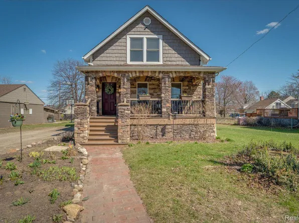 28844 Wexford Dr, Warren, MI 48092