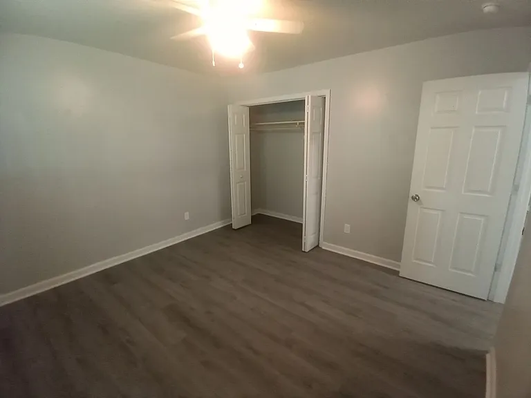 223 Woodview Ave — Photo 4