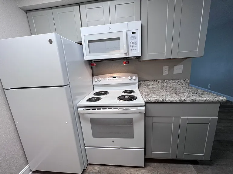 Bell Hollow Apartments — Photo 28