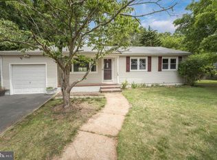 15 Fairwood Dr, Bayville, NJ 08721