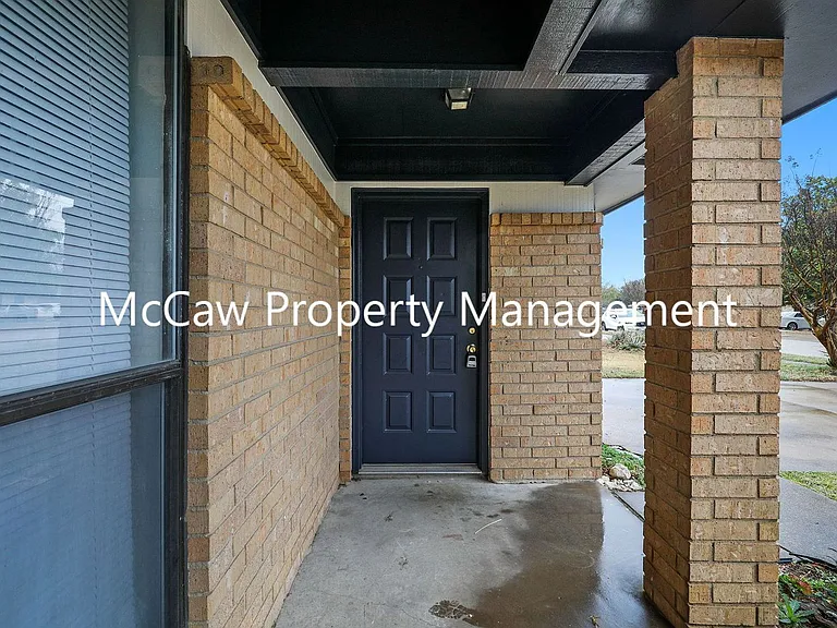 715 Long Ct — Photo 2