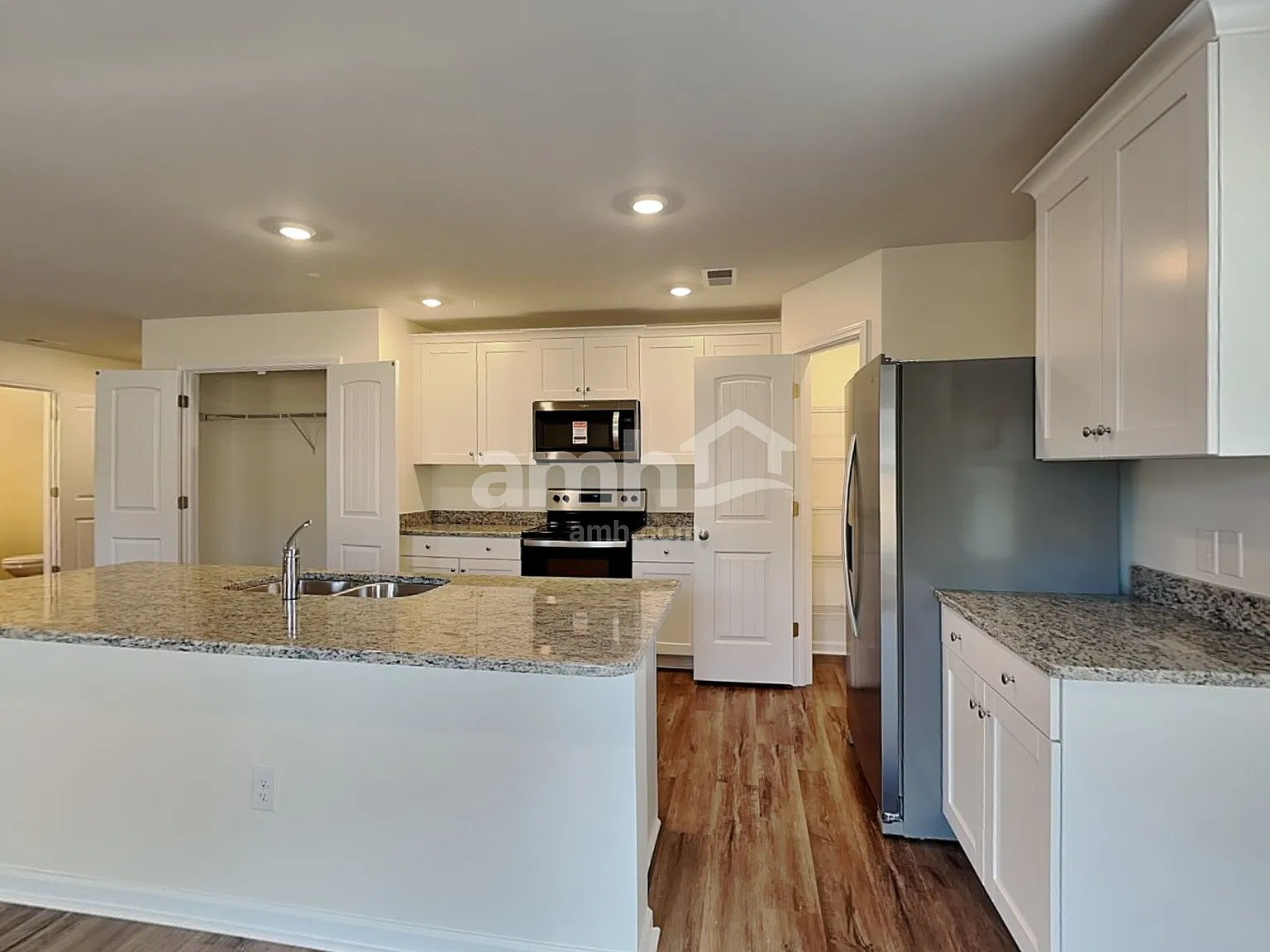 3 bed, 2.5 bath, 1800 sqft, $2,310 — Photo 3
