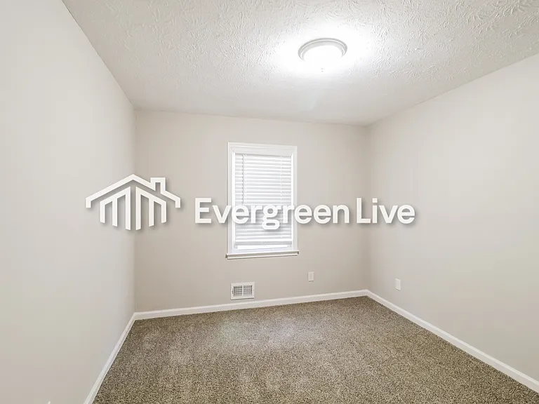 390 Springlake Dr — Photo 5