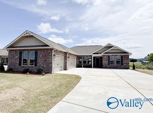 1045 Maplehurst St, Decatur, AL 35603