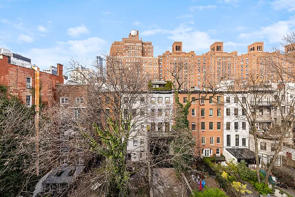 Sold by Compass | media 28