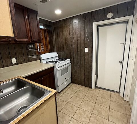 4th image of 6221 N Fairfield Ave #0
