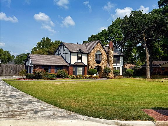 2nd image of 1103 Oakwood Cir