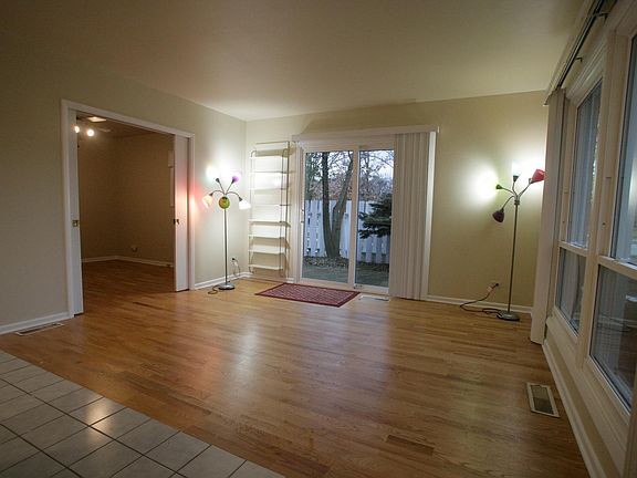 3rd image of 1929 Willow Hill Ct