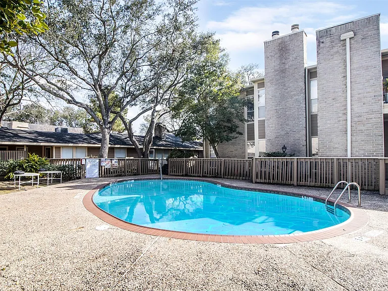728 Bering Dr #K — Photo 18