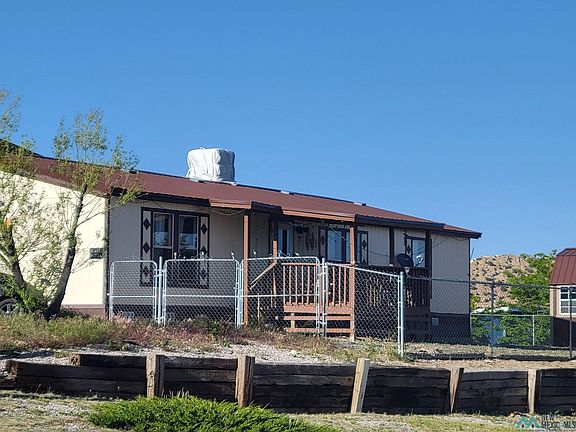 2nd image of 1025 Mountain Loop