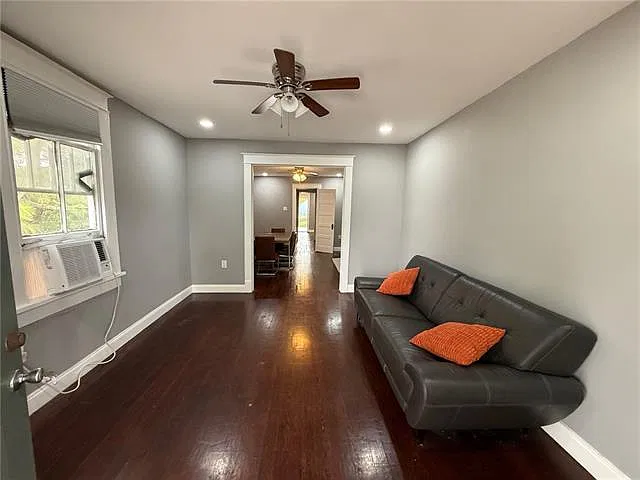 2 bed, 1.0 bath, 708 sqft, $1,250 — Photo 3