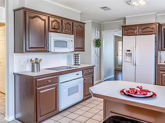 5th image of 15 Lillis Park Cir