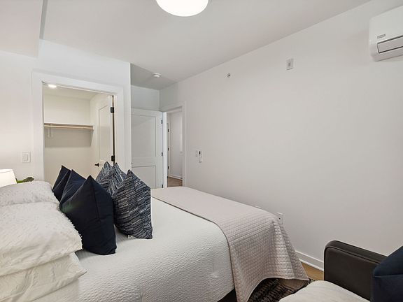 5th image of 828 N 2nd St #208