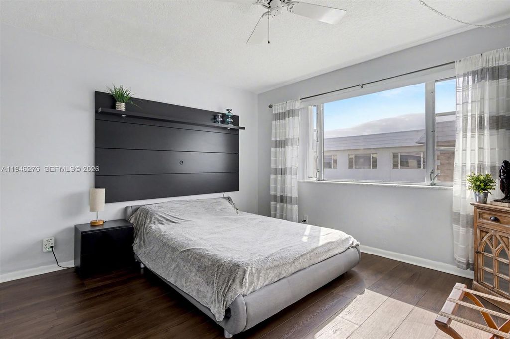 412 S Cypress Rd APT 222, photo 9