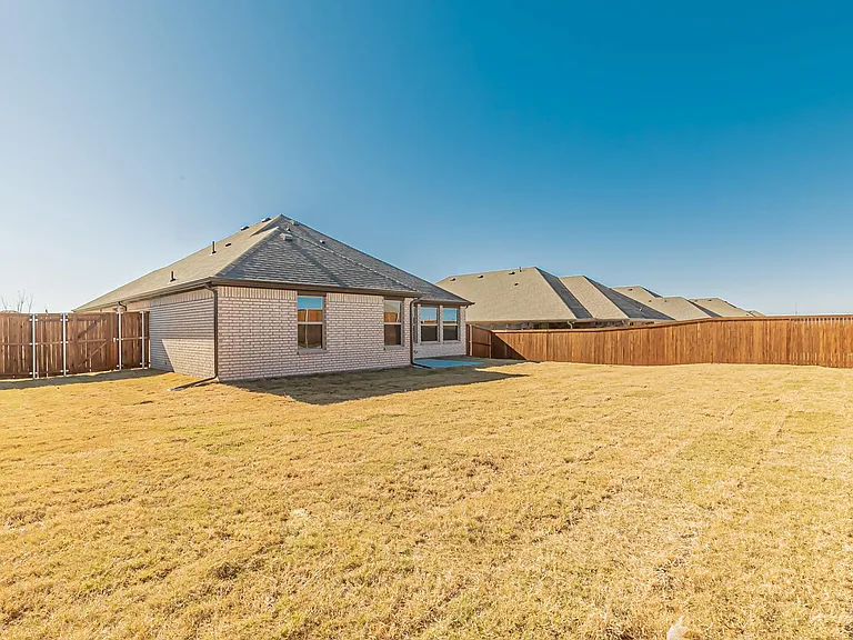 422 Oleander Dr — Photo 36