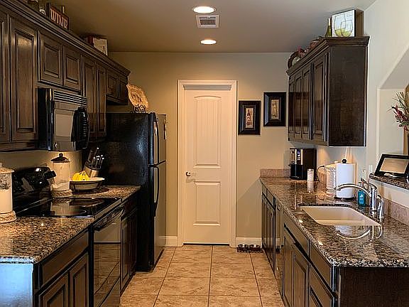 3rd image of 9 Brandi Ln