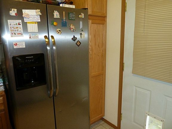 4th image of 140 E Wood Ln