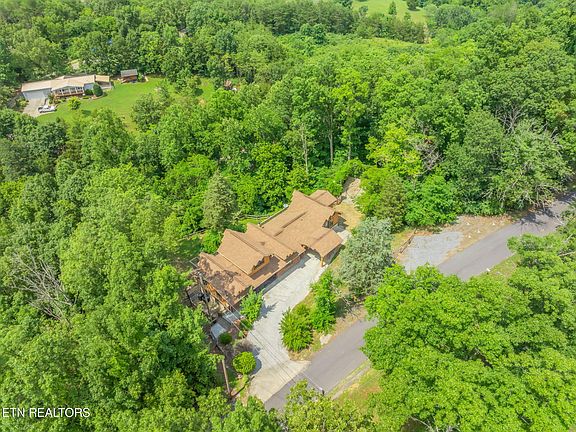 54th image of 343 Jersey Dr