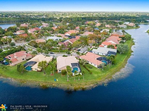 WESTON'S "ORCHID ISLAND" INCREDIBLE LAKEFRONT POOL HOME!