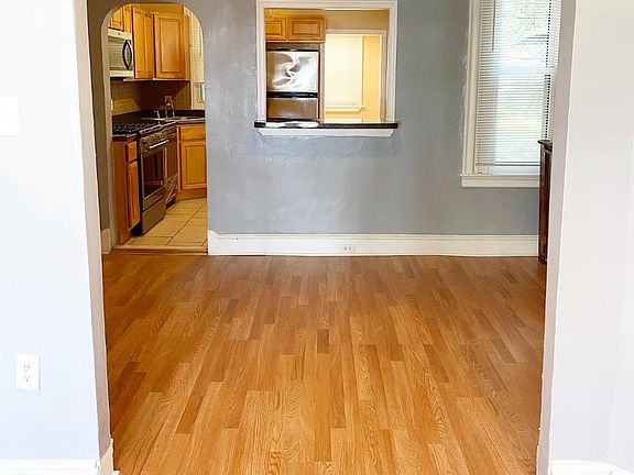 5th image of 1240 E Stafford St