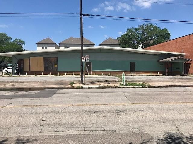 2nd image of 2222 Emancipation Ave