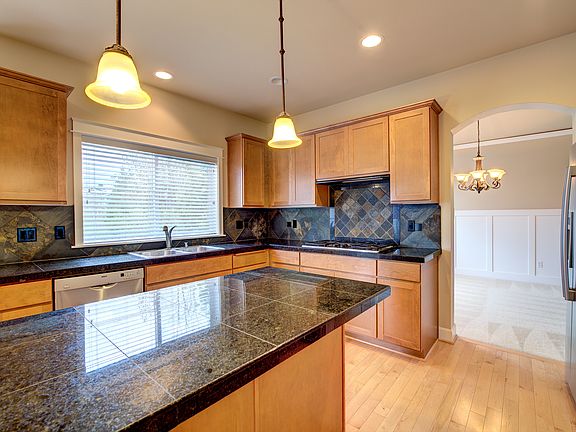 4th image of 3066 NE Marquette Way
