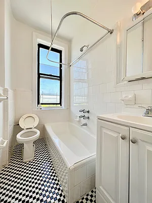 Rented by Zjama Realty Corp | media 6