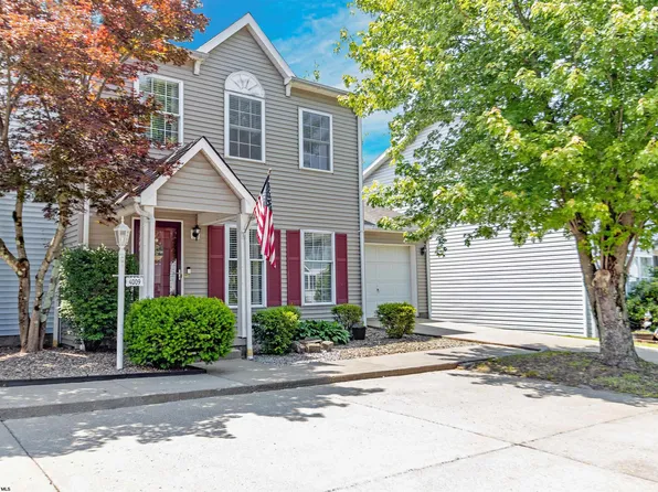 4009 Pinehurst Dr, Morgantown, WV 26505
